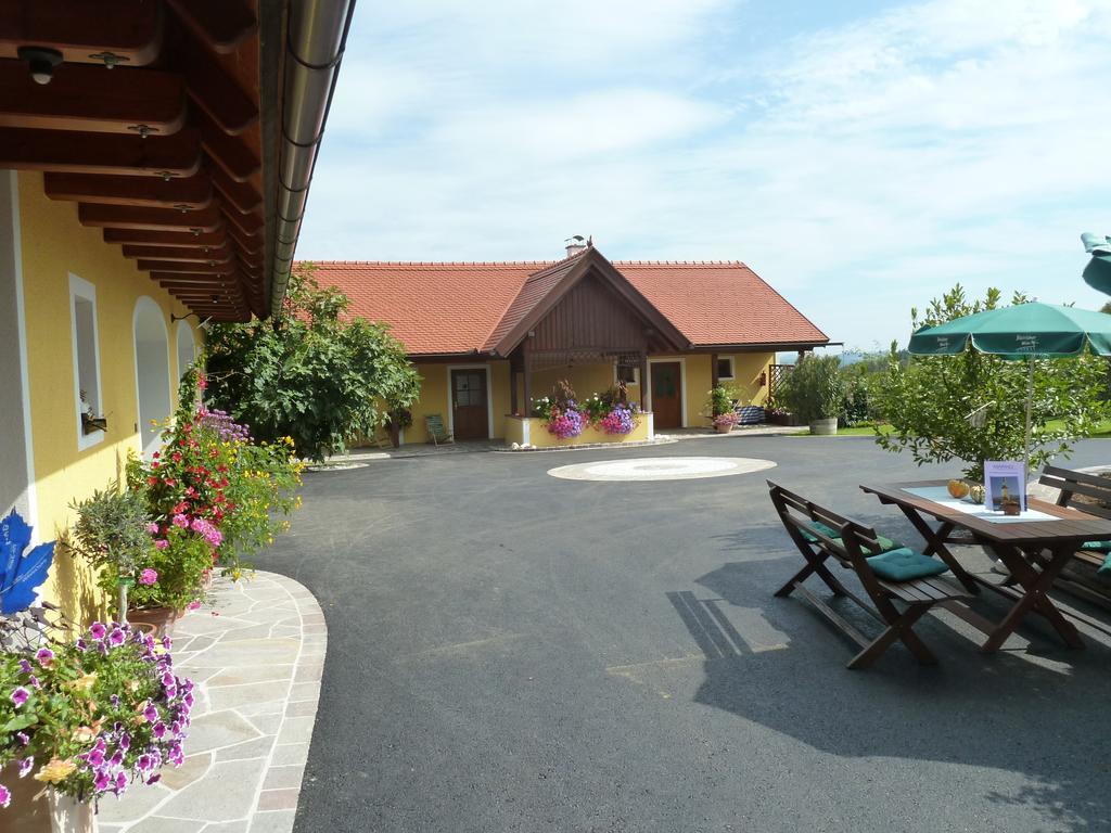 Weingut- Gaestezimmer Marko Leutschach Ngoại thất bức ảnh